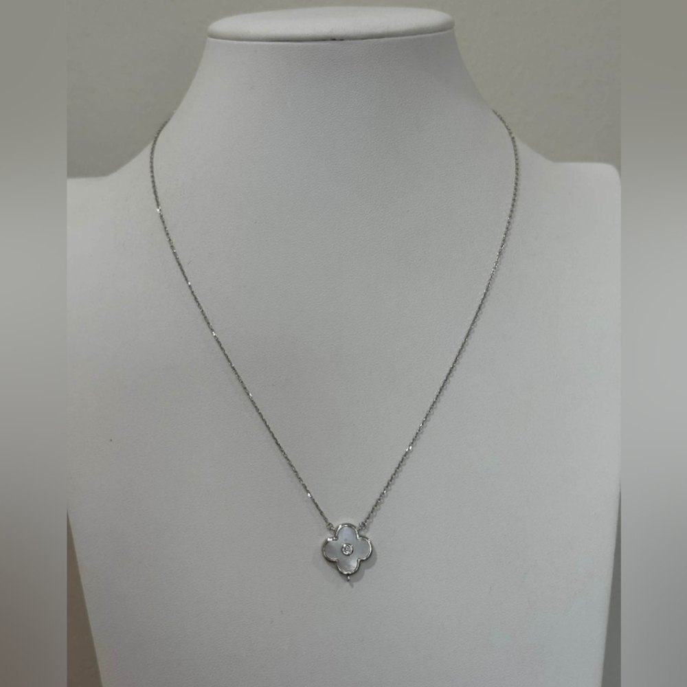 EHC 925 Silver Necklace And Rose White Pendant 2.5g   18"